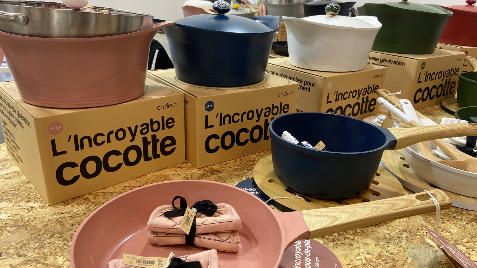 <p>Colori e accessori per comporre la propria linea di pentole Cocotte by Cookut</p>
